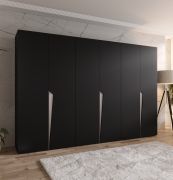 Draaideurkast | Kleur: zwart | ABS-randen | 3 meter breedte | 3 kledingstangen | Soft-Close functie | Handgrepen: kasjmier | 3 vakken | Maten: 300 x 52 x 202 cm