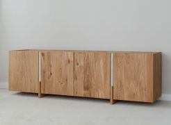 TV-onderkast / Kleur: eiken / 4 deuren / Massief hout / Geolied eikenhout / Travertijnsteen / 180 x 46 x 56 cm / 6 vakken / Functionele uitstraling