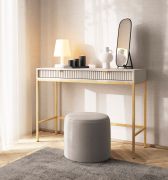 Bureau met geribbeld front Worthing 78, kleur: kasjmier, twee lades, ABS-randafwerking, poten en handgrepen: goud, maten: 78 x 104 x 50 cm