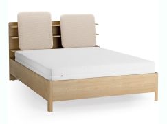 Tweepersoonsbed / 160 x 200 cm / kleur: eiken / beige / gestoffeerde hoofdsteun / vier open schappen / bergruimte achter rugleunung / inclusief opklapbare lattenbodem