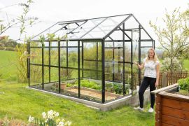 Kas Rozemarijn 04, ontwerp: dubbelwandig polycarbonaat 6 mm, afmetingen: 329 x 345 x 254 cm (l x b x h), kleur: zwart