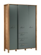 Kledingkast Braianik 29, functioneel met 3 lades, 2 kledingstangen, 7 schappen, 8 vakken, 200 x 138 x 53 cm, 3 deuren, metalen handgrepen