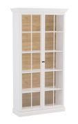 Vitrine kast Torsakala 07, moderne glazen deuren met houten kozijnen, wit opaal, 3 schappen, 5 vakken, 200 x 103 x 41 cm, metalen handgrepen