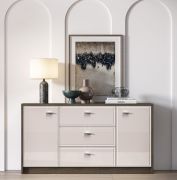 Sideboard / ladekast Mackenzie 04 / Maten: 160 x 40 x 85 cm / 3 lades / 2 deuren / Kleur: eiken Dunin / kasjmier hoogglans / Handgrepen: metaal / Soft-Close