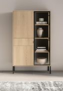 Vitrine kast / Kleur: eiken Lindberg / Metalen poten / 1 lade / gehard grafietglas / incl. LED verlichting / 7 vakken / Push-to-open-functie / 92 x 40 x 150 cm