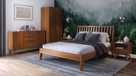 Slaapkamerset G Engordany / 5-delig / Kleur: rustiek eiken / Massief beukenhout / gelakt / 2 nachtkastjes / 1 tweepersoonsbed / 1 ladeblok / 1 kledingkast