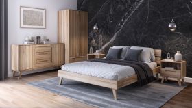 Slaapkamerset E Engordany / 5-delig / Kleur: beuken / massief beukenhout / gelakt / 2 nachtkastjes / 1 tweepersoonsbed met stevige hoofdbord / 1 ladekast / commode / 1 kledingkast
