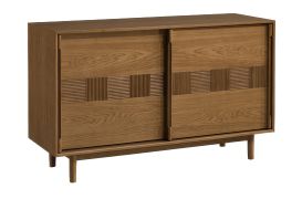 Ladekast / commode | eiken karamel | 133 x 48 x 81 cm | 2 schuifdeuren | 2 schappen | 4 vakken | schuifdeursysteem met zacht sluitmechanisme | Inginele 02
