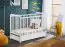 Neutraal kinderbed / babybed, massief grenen, Avaldsnes 07, kleur: wit - Afmetingen: 93 x 124 x 65 cm (H x B x D), met één lade