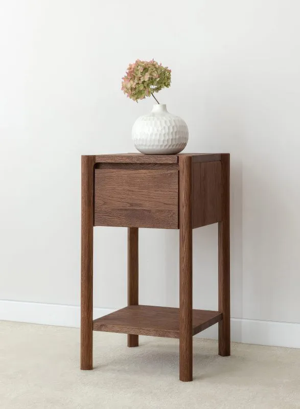 Bijzet ladekast / commode / kleur: Tabacco / 33 x 33 x 60 cm / nachtkastje / massief hout / 1 lade / soft close systeem / kleine bijzettafel / geolied eikenhout / 1 schap / touw 13 / gefreesde handgrepen