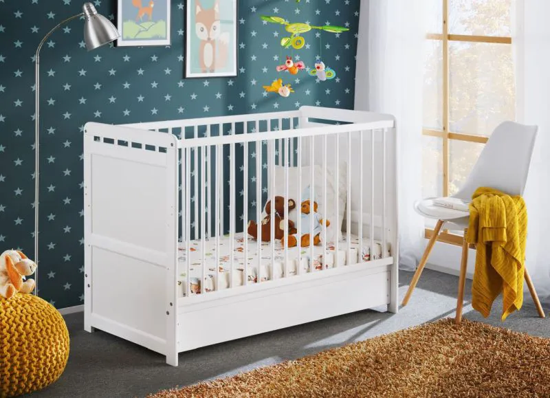 Babybed / ledikant gemaakt van echt dennenhout Avaldsnes 12, kleur: wit - Afmetingen: 90 x 124 x 67 cm (H x B x D), met één lade